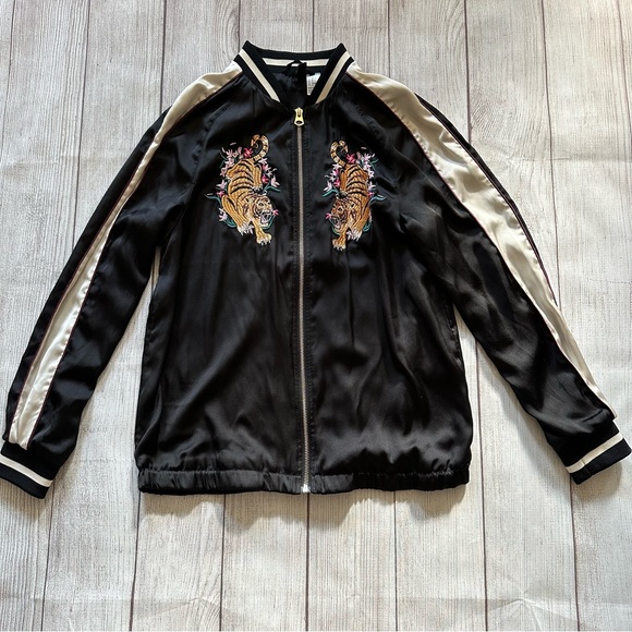 Tiger Zip Up - Picture 2 of 13